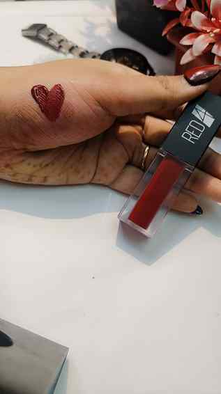 Wanna try this lipstick 👀 follow and comment for the link �
