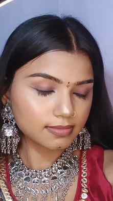SMOKEY EYE MAKEUP ✨🖤 | Festive Glam Look
.
.
.
smokey eye m