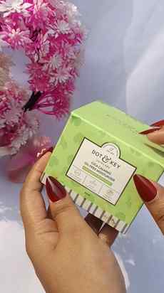 Dot & key cica claiming moisturizer 🍬💚
@dotandkey.skincare