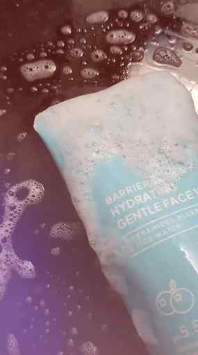 Drenching my skin in pure hydration 🫧✨
Gentle on skin, toug