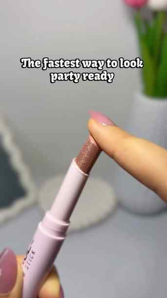 ✨ One swipe... and my eye makeup instantly felt party-ready!