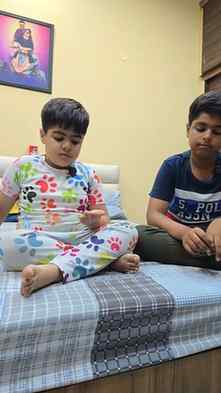 देखो ये क्या कर रहे हैं 🤣🤣 #familyfun #comedy #million #re