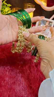 💚 Green Kashmiri bangles = pure desi elegance! ✨
Found this