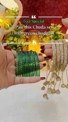 💚 Teej Special Hari Chudiyan Set 💚
The perfect green bangl