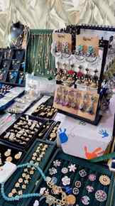 50 wali earrings 300 me 🥹🥹
@moonkaurr
@ushamiyan
#shopp