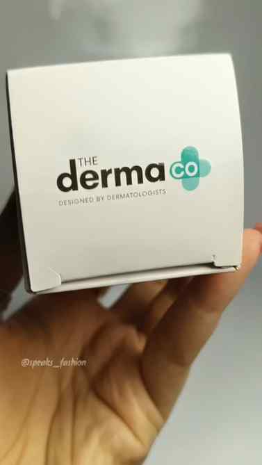 The Derma Co 1% Hyaluronic Sunscreen Aqua Gel is a lightweig