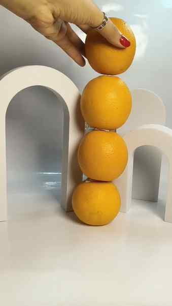 Dot & Key 10% Vitamin C + E Super Bright Face Serum is a lig