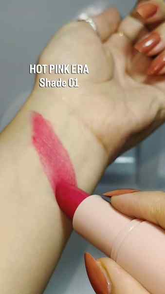 @onewish.foryouu CREAMY MATTE LIPSTICK 
In the shade of Shad