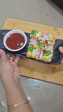 Quick & easy Bread Pizza in 5 minutes #pizza #snacks #trendi