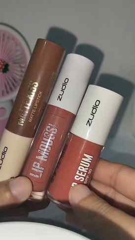 💋 Lip obsession unlocked!

•Lip Mousse 🤎
•Lip Serum SPF 30