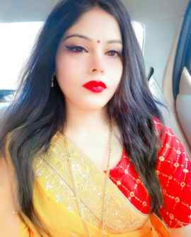 "एथनिक लुक की बात ही कुछ अलग होती है। 💛❤️"
Radhey radhey 🙏