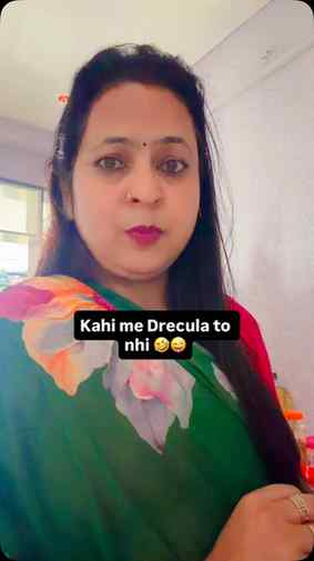 Saree pehen ke bhi Dracula lag rahi hu kya? Sach batao 🤣
#