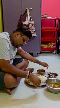 মায়ের হাতের তৈরি এই রাজভোজ এর একটা মজাই আলাদা বন্ধুরা। 🙏🙏