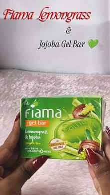 A refreshing shower moment with Fiama Lemongrass & Jojoba Ge