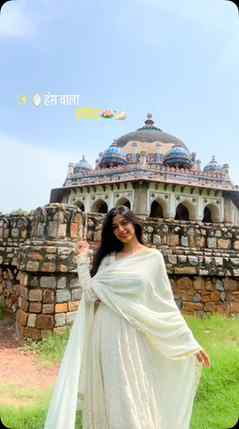 🗣️: कौन सा वाला सफ़ेद?🤍
.
.
.
white anarkali suit, white s