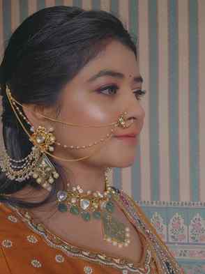 Just a little gold, a touch of emerald, and all the royal vi