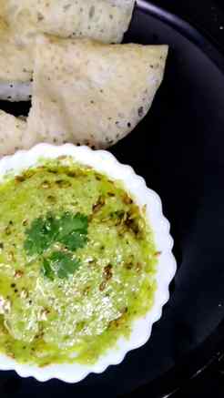 गरमागरम घावण आणि ताजी नारळाची चटणी 😋🥥 | कोकणची खरी चव ❤️ 
