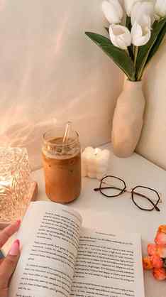 Books, coffee, and peace📖☕✨
.
.
.
.
.
[coffee pour, fresh