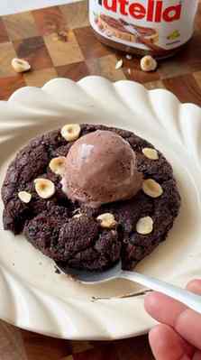 No Oven Nutella Cookie 🍪 

No oven? No problem! 🍪🤎

Made 