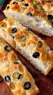 No knead Focaccia
Episode 9 of Bread From Scratch 🍞🌿
Thi