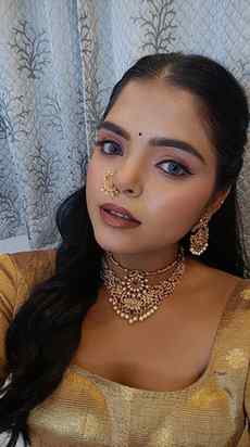 Wait… am I the bride or not? 😳✨

Makeup by - @ayushipatkarm