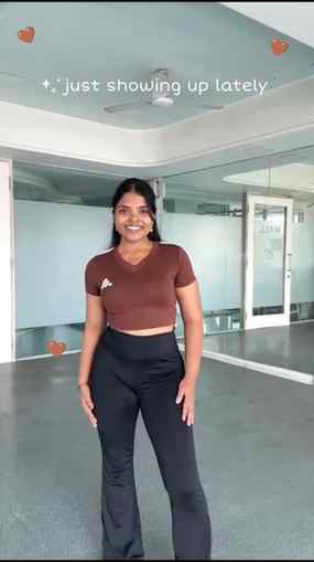 small steps. soft smiles. ✨🎧🤎 

#gymgirl #aestheticreels 
