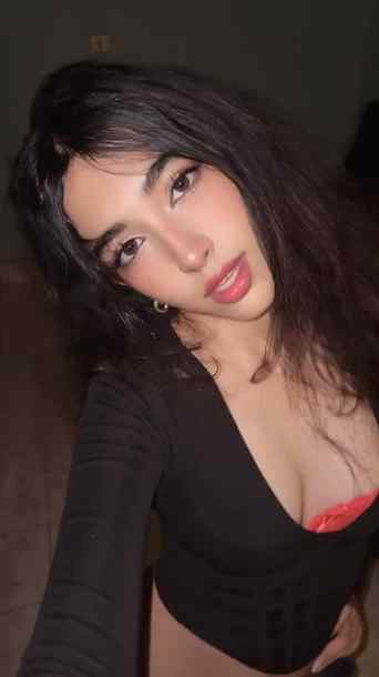 Im your biggest fan 👠

#rockstargirl #trending #viral #fypp