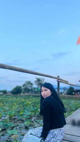 Khongampat 🪷 🪷
Just a lotus, a little sunshine, and endle