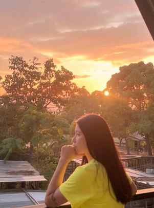 Golden skies. Quiet mind. 🌅🤍
#aestheticfeed
#SunsetVibes