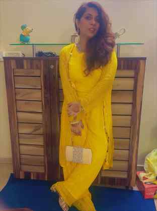 Time couldn’t fade her colour. 💛

For 18 years, this saree 
