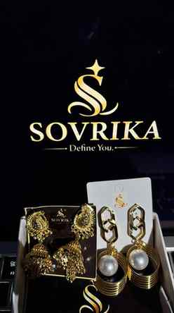 Statement pearls or classic gold? Why choose when you can ha