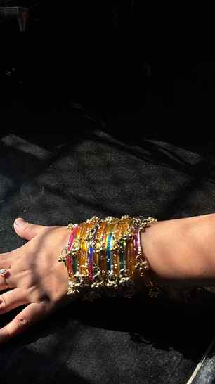 A little touch of Kashmir on my wrists🩷
These Kashmiri bang