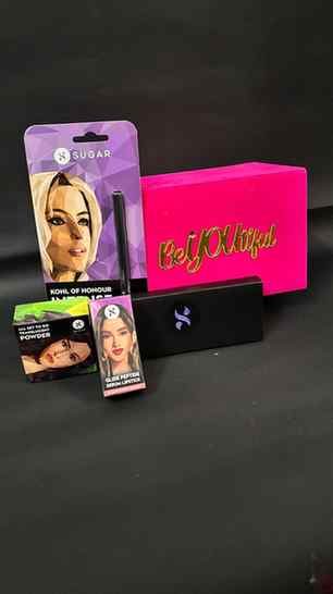 Unbox your glam game with this stunning stash! ✨ From flawle