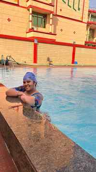 Break liya tha… khud ko nahi bhooli💫 Swimming vibe🫰
Swimme
