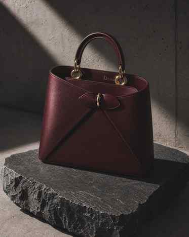 An ode to lines, light, and modern savoir-faire.
The new en
