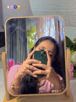 Just a random mirror selfie that I couldn’t stop loving. 💗✨