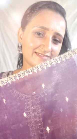 🪞Chaand si raat, purple sa rang… aur dil mein bas ek naam. 