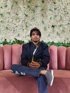 Baithak toh bas style dikhane ka ek zariya hai! 🛋️✨ Whether