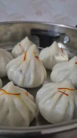 लाडक्या बाप्पा साठी उकडीचे मोदक बनायचे आहेत??मग वाट कसली बघत