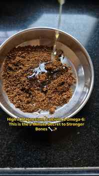 This is traditional Khurasni Chutney, also known as Karala o