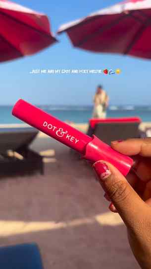 Just me and my @dotandkey.skincare meltie lip balm sun bathi