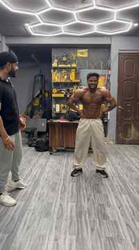 Posing practice @coach_navneetsingh Bhayya ❤️ #transformatio