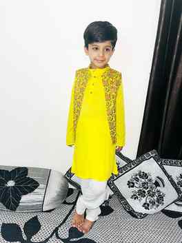 #incollaborationwith @firstcryindia
Rakhi is around the cor