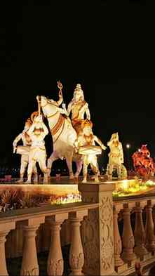 नमामीशमीशान निर्वाणरूपं
विभुं व्यापकं ब्रह्मवेदस्वरूपम्।
निज