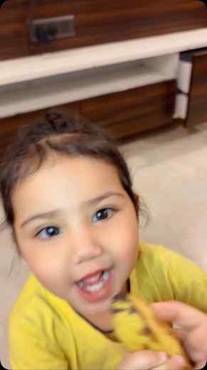 Socha aj fruit name puche but ek ne to bata diya aur dusri k
