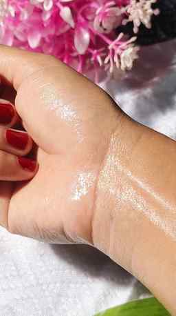 Soft, bright & moisturized ✨
POND'S Bright Beauty Light Crem