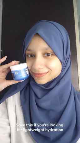 #PR The first thing I noticed about this moisturizer was ho