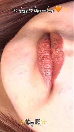 Day 15 of 30 days 30 lipcombos 🧡✨
Lipliner- @missclairecosm
