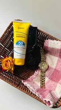 Your daily reminder to never skip sunscreen ☀️💛
SPF 50 + UV
