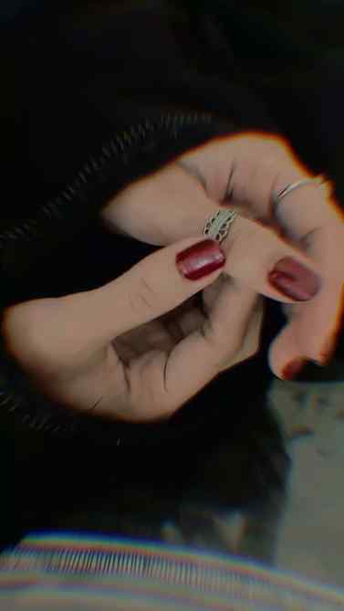 🍒 Cherry red nails 💅🏻.
.
.🌹🎀.
.
Dark aesthetic 🖤❤️

Ch